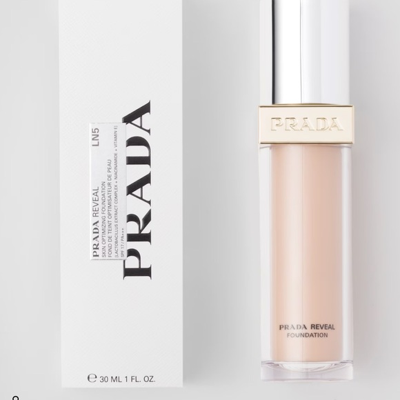 - Prada . Reveal Skin Optimizing Refillable Soft Matte Foundation. New - Picture 1 of 6